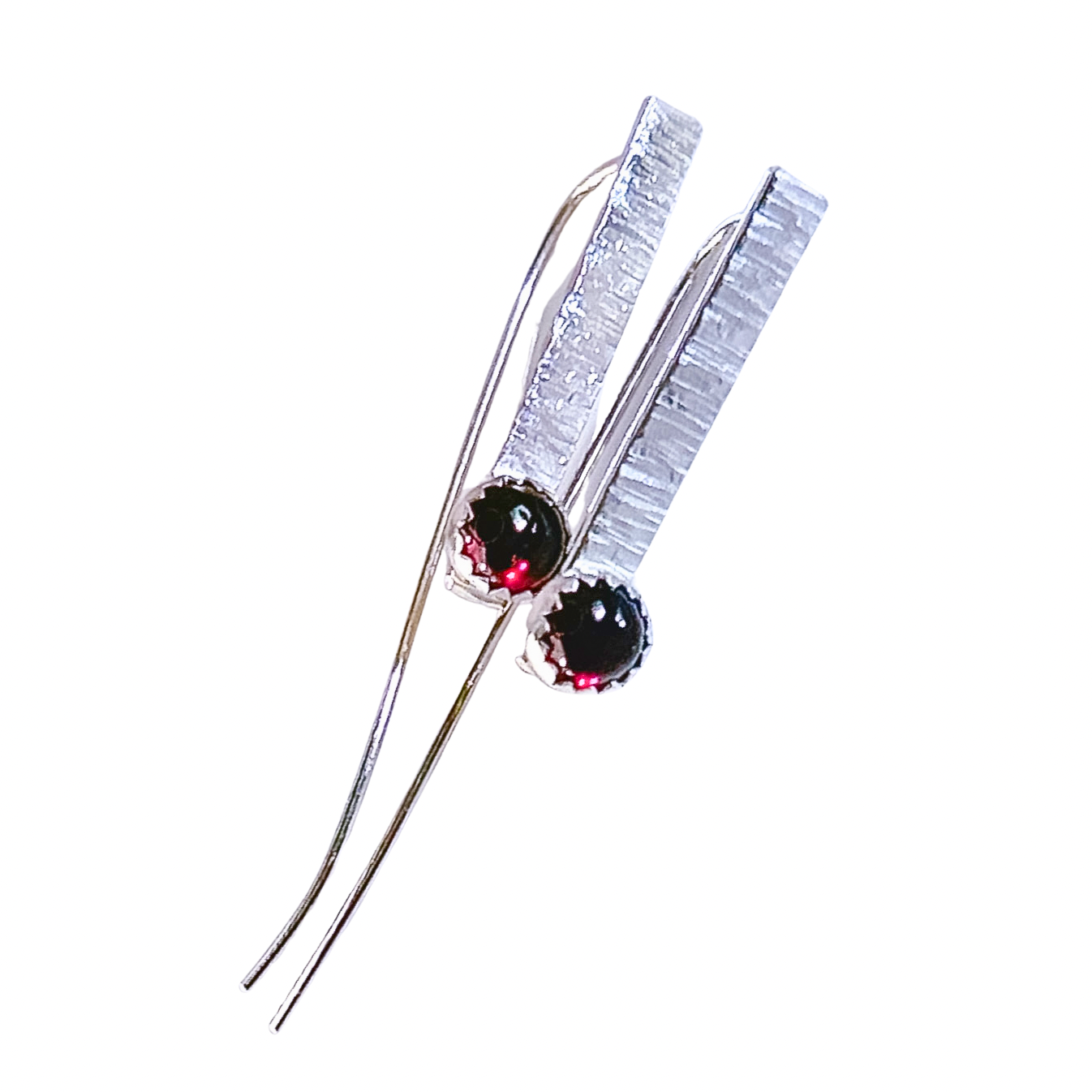 Tree bark textured, hammered bar thread thought earrings sterling silver. Light weight threader earring, bar earring with garnet. Geometric