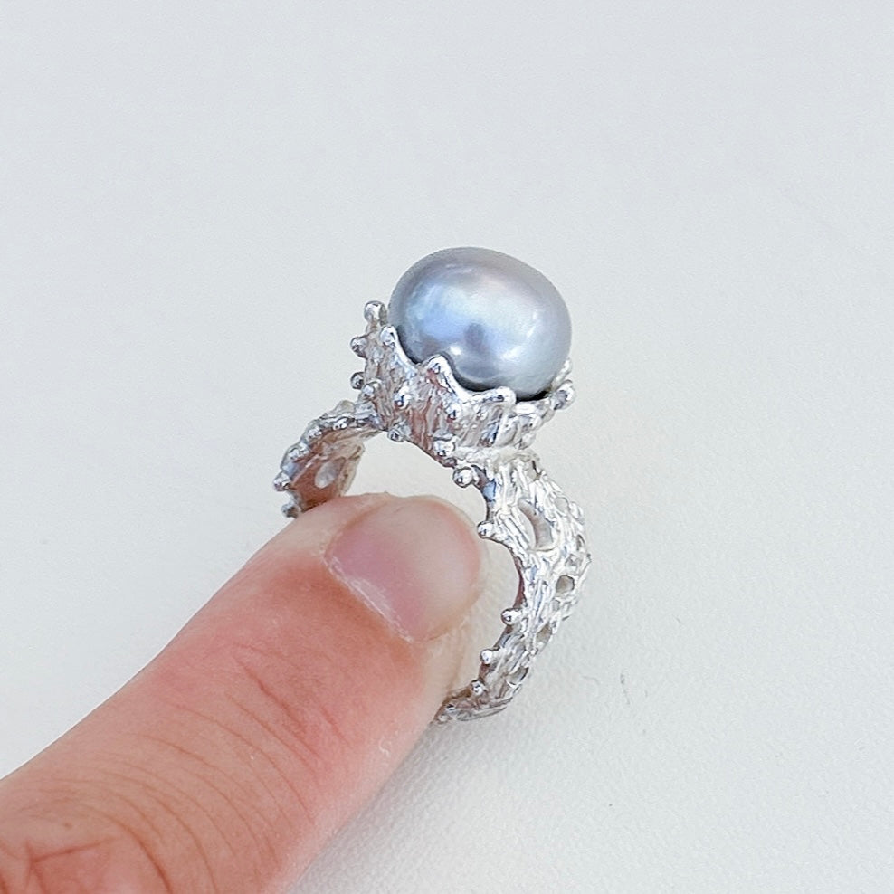 Silver freshwater pearl statement ring with textured finish, hand-carved casting ring band with 11mm cultured freshwater pearl
