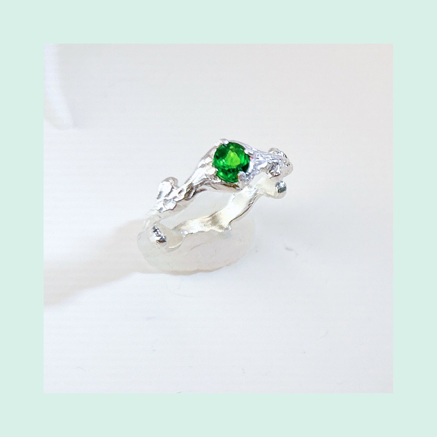 diopside ring, hand craved lost wax tree branches ring band in sterling silver, hand set gemstone ring with green chrome diopside